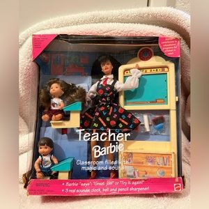 Vintage 1995 Mattel Teacher Barbie Doll Set - Classroom filed with magic & sound